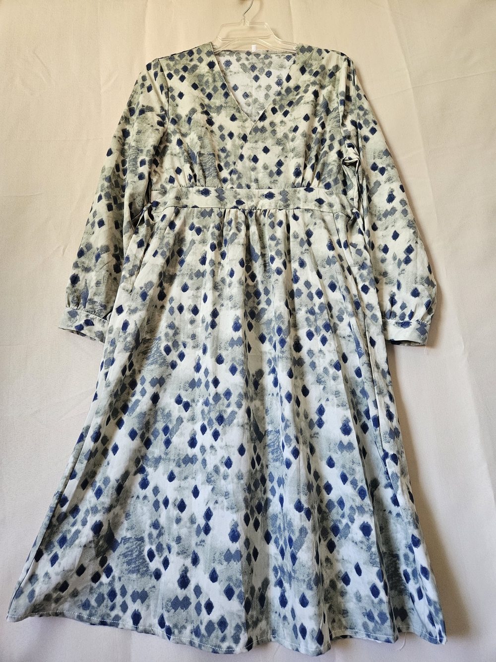 Women's Blue Diamond Print Midi Dress with V-Neck Long Sleeves